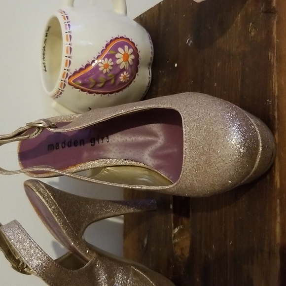 High Heels - Picture 2 of 6